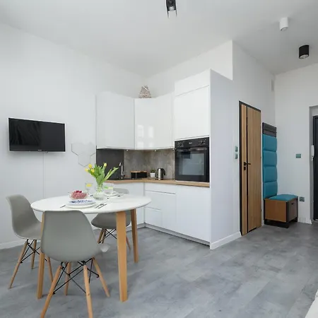 Apartment Emilii Plater Cozy By Bookinghost